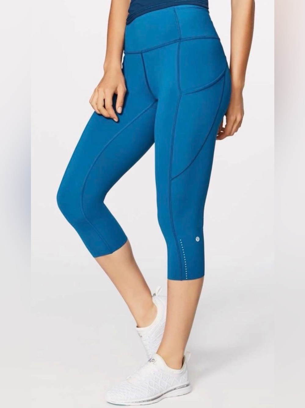 Lululemon Women’s Fast and Free Crop II leggings- 25” inseam.vibrant blue size 6